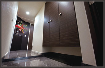 Private Entrance ʐ^